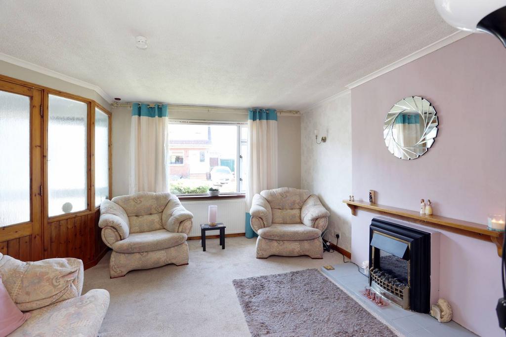14 Cairnwell Place, Cairneyhill, Dunfermline, KY12 8XE 3 bed semi