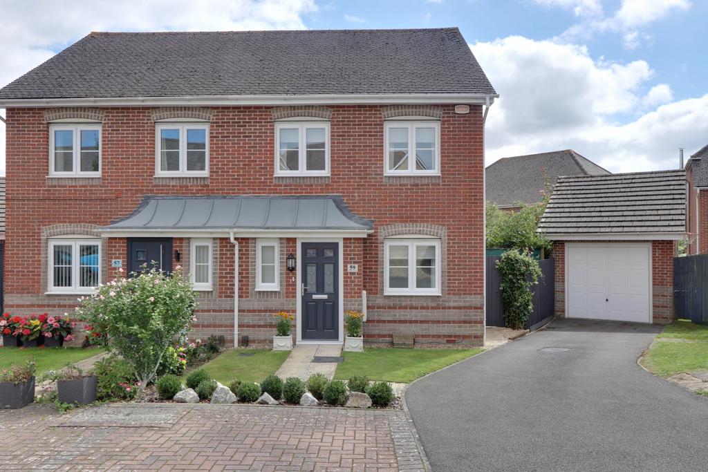 Wiltshire Crescent, Basingstoke... 2 bed semidetached house £350,000