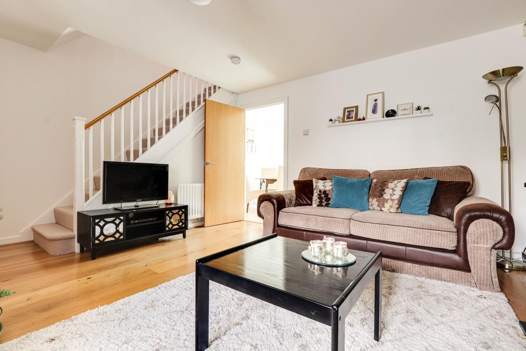 Wiltshire Crescent, Basingstoke... 2 bed semidetached house £350,000