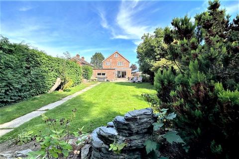 4 bedroom detached house for sale, Hall Lane, NR32