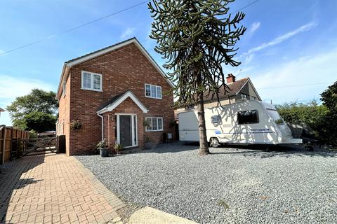 4 bedroom detached house for sale, Hall Lane, NR32