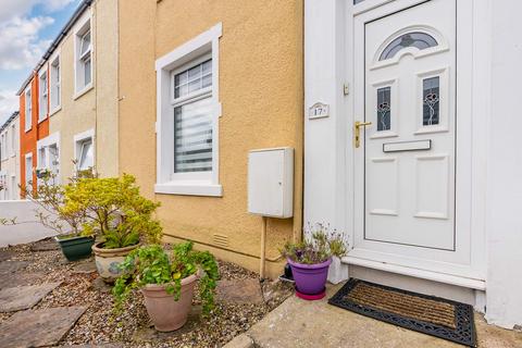 2 bedroom terraced house for sale - 17, Church Avenue, Onchan
