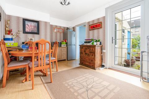 2 bedroom terraced house for sale - 17, Church Avenue, Onchan