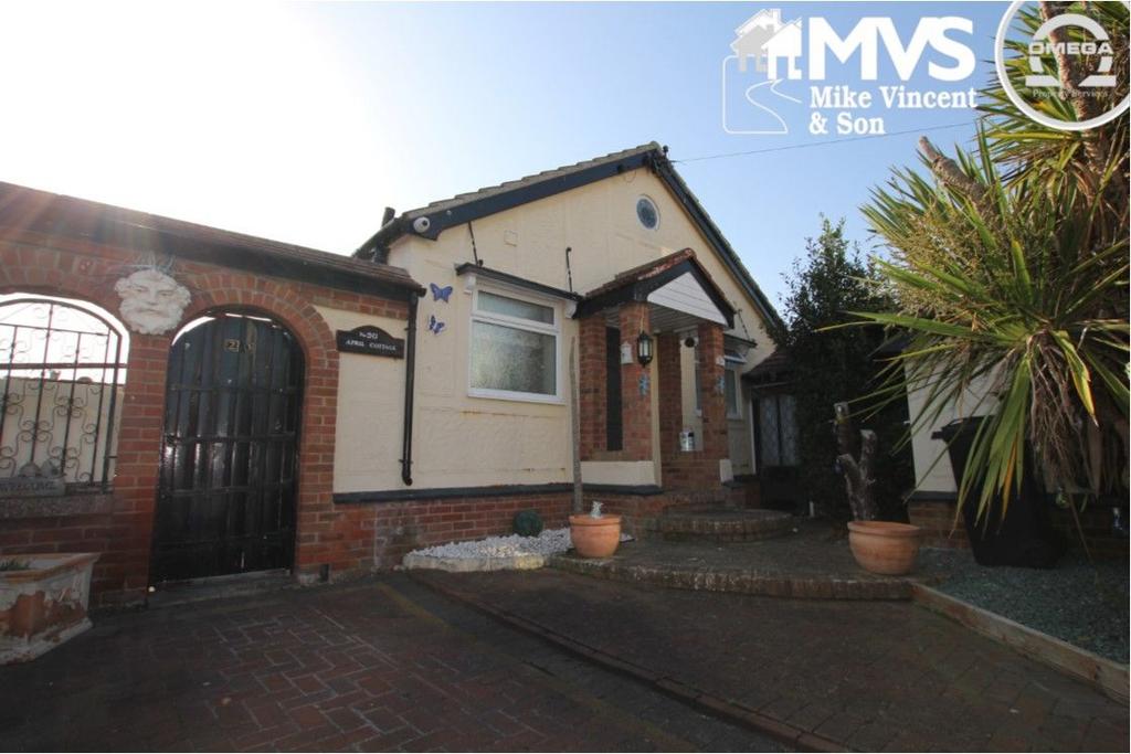 Meadow Way, Jaywick, ClactononSea 2 bed bungalow for sale £185,000