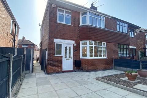 9 Moorside Crescent, Droylsden, Manchester, M43 7HT