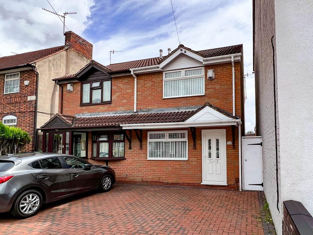 Commonside, Brierley Hill, West Midlands, DY5 2 bed semidetached house
