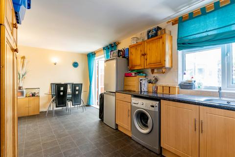 6 Lowfield Close, Halesowen, B62 0EZ