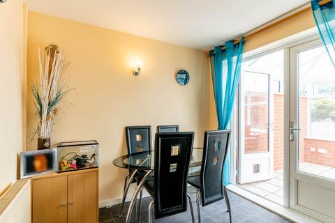 6 Lowfield Close, Halesowen, B62 0EZ