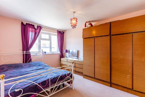6 Lowfield Close, Halesowen, B62 0EZ