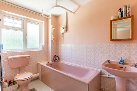 6 Lowfield Close, Halesowen, B62 0EZ