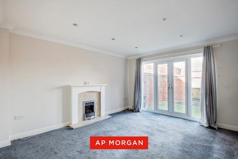 3 bedroom terraced house for sale, Hagley Road, Halesowen, West Midlands, B63