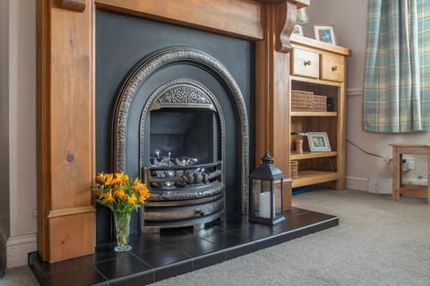3 bedroom semi-detached house for sale - Gilbanks Road, Stourbridge, West Midlands, DY8