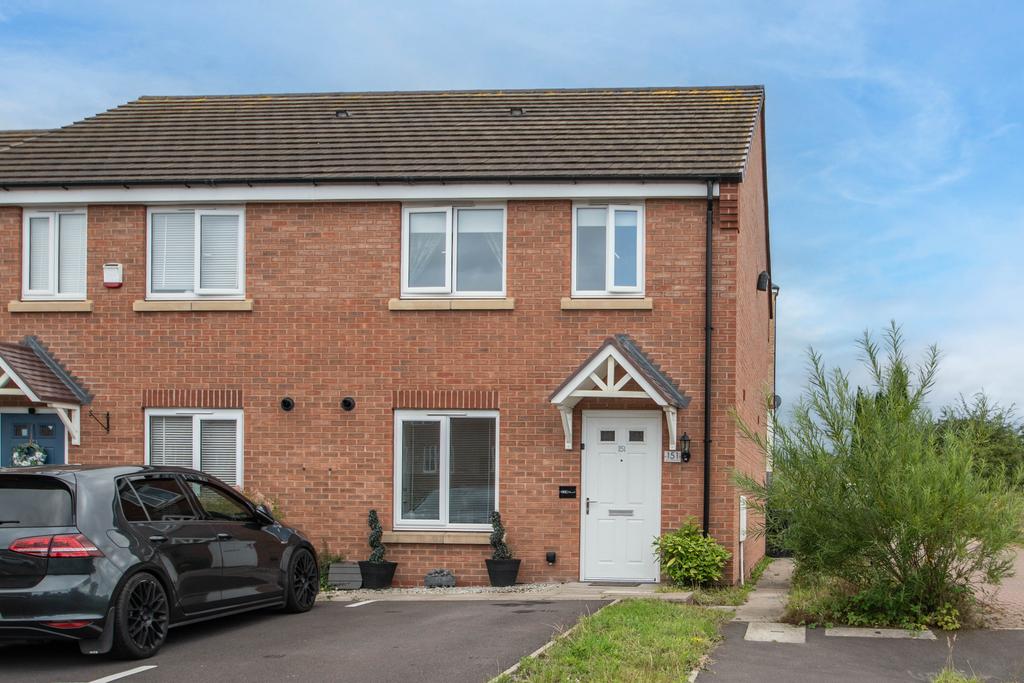Field Sidings Way, Kingswinford, West Midlands, DY6 3 bed semidetached