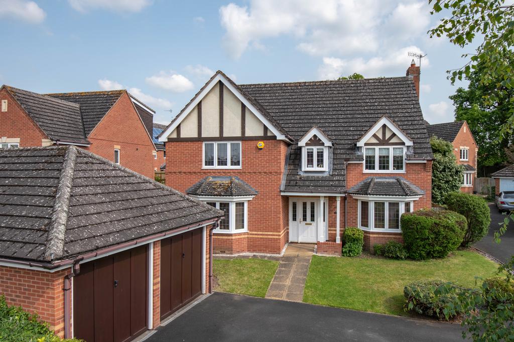 Pear Tree Way, Wychbold, Droitwich, Worcestershire, WR9 5 bed detached