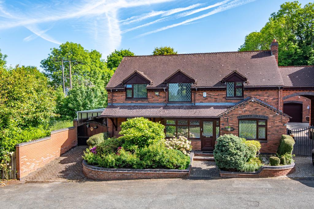 Lydiate Ash Road, Lydiate Ash, Bromsgrove, Worcestershire, B61 5 bed