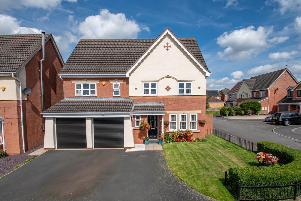Sandown Drive, Catshill, Bromsgrove, Worcestershire, B61 7 bed detached