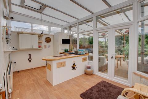 3 bedroom terraced house for sale - Woodrow Lane, Catshill, Bromsgrove, Worcestershire, B61