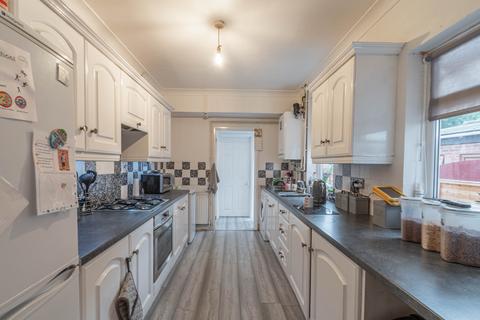 3 bedroom terraced house for sale, Lodge Road, Redditch, Worcestershire, B98