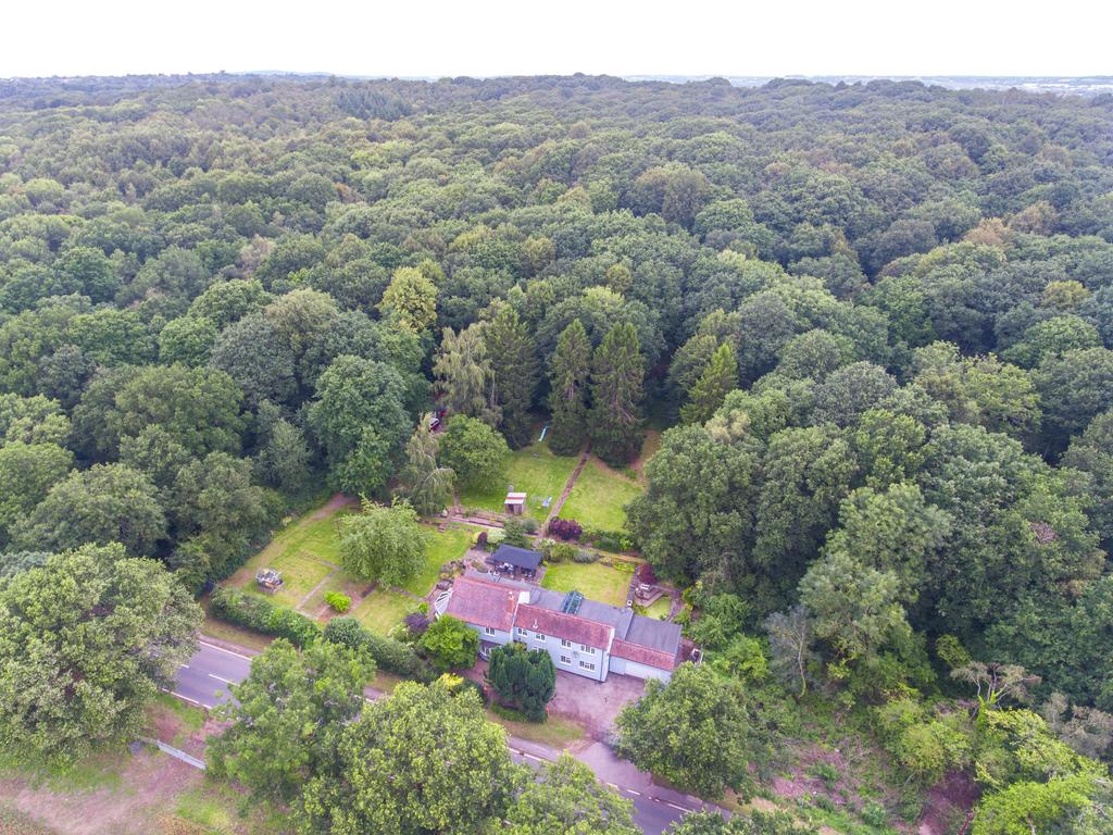 The Slough, Studley, Warwickshire, B80 4 bed detached house for sale