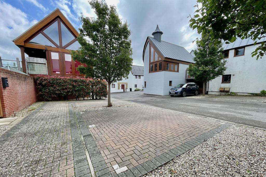 NEWTON GRANGE CLOSE 3 bed semidetached house for sale £475,000
