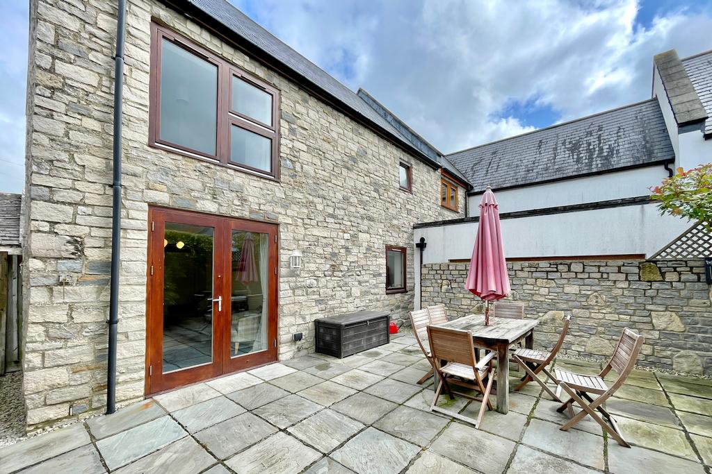 Courtyard &amp; Rear