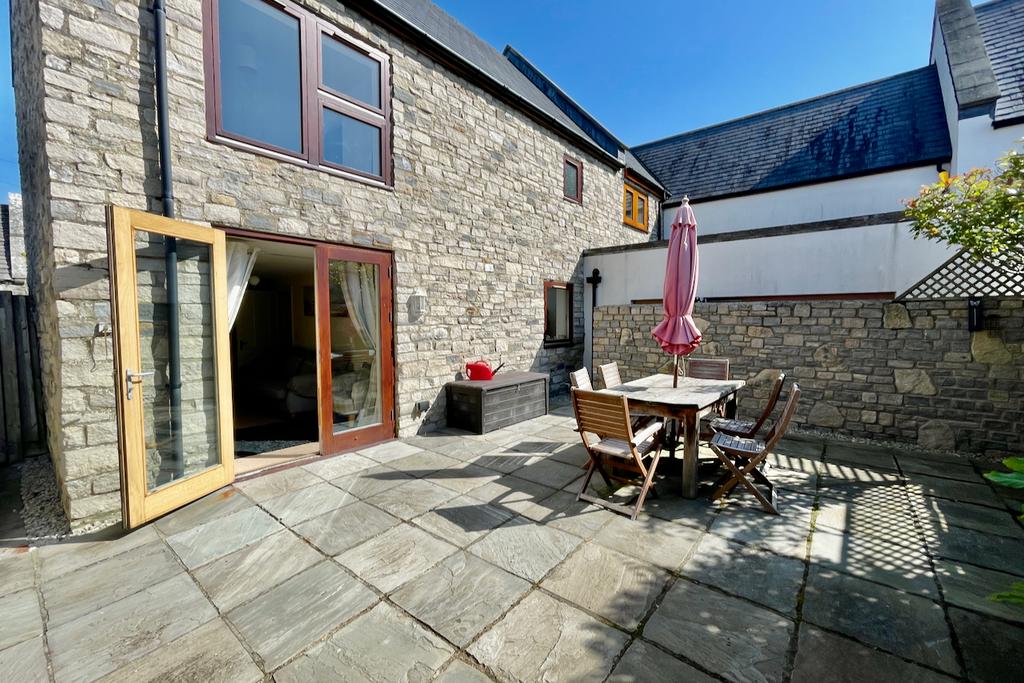 Courtyard &amp; Rear