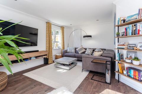 12 Broadwood View, Auchterarder, PH3 1GA