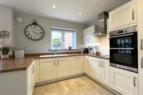 31 Hutton Road, Kineton, Warwick, CV35 0FE