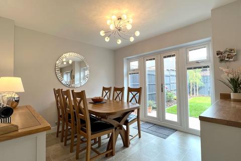 31 Hutton Road, Kineton, Warwick, CV35 0FE