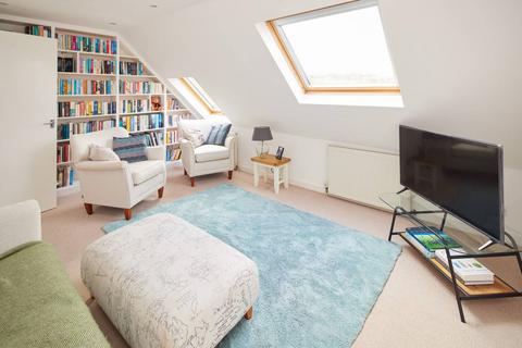 3 bedroom flat for sale, Hamilton Road, West Dulwich, London, SE27