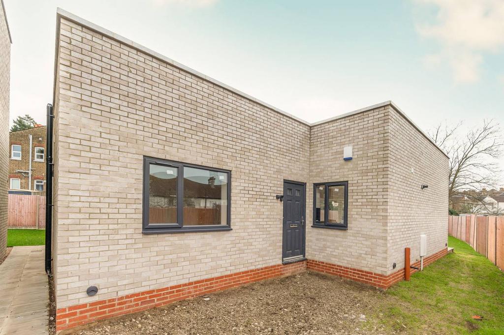 Hythe Road, Thornton Heath CR7 3 bed house for sale £525,000