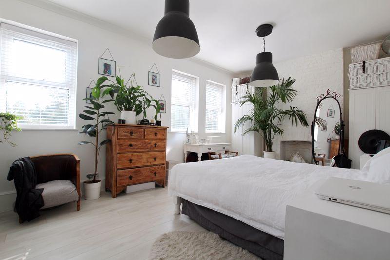 North Cray Road, Bexley 6 bed semidetached house for sale £740,000