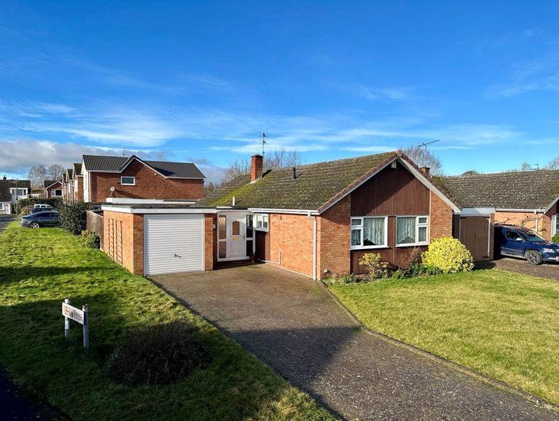 Bushfield Road, Albrighton, Wolverhampton WV7 3 bed bungalow for sale
