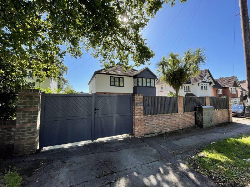 Chessel Avenue, Southampton, SO19 4DY 4 bed detached house - £650,000