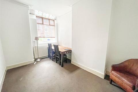 4 bedroom terraced house to rent, Montrose Avenue, Manchester, M20