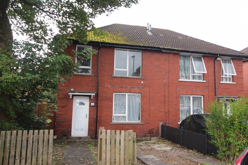 7 Denholme Road, Queensway, Rochdale... 3 bed semidetached house £