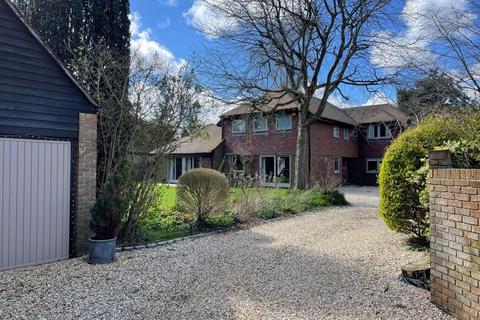 4 bedroom detached house for sale, Private Lane. Central Henfield