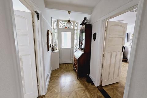 32 Aldercombe Road, Bristol, BS9 2QJ