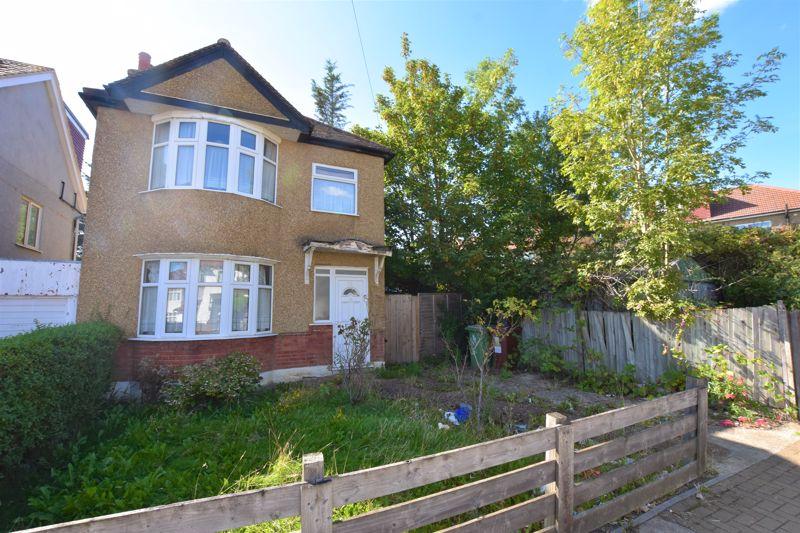 Warham Road, Harrow Weald 3 bed detached house for sale £500,000