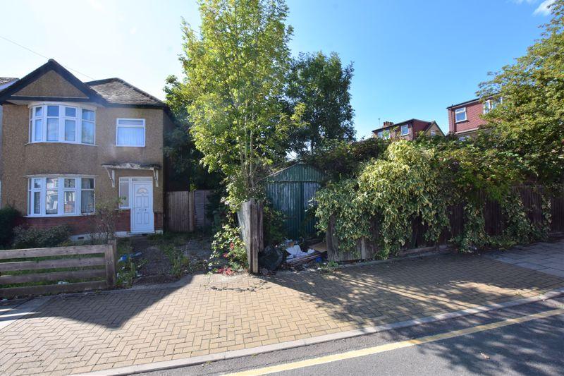 Warham Road, Harrow Weald 3 bed detached house for sale £500,000