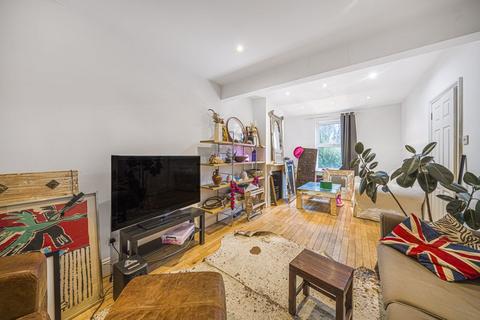 3 bedroom house to rent, Latchmere Road, London