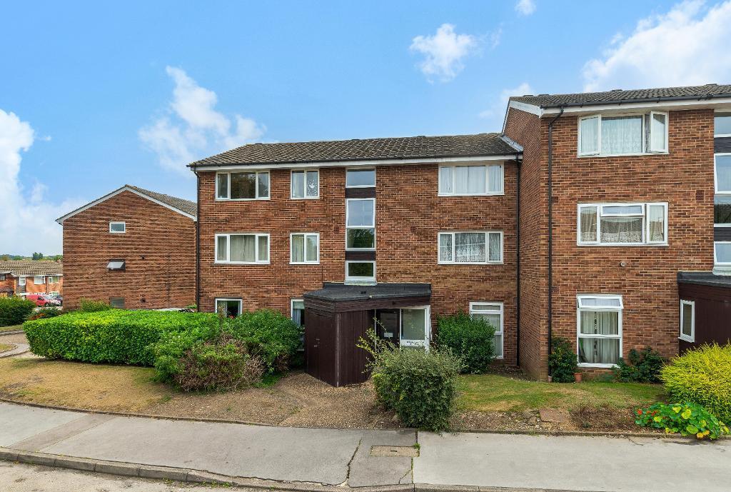 Glendower Crescent, Orpington, Kent, BR6 0UR 2 bed flat for sale £295,000