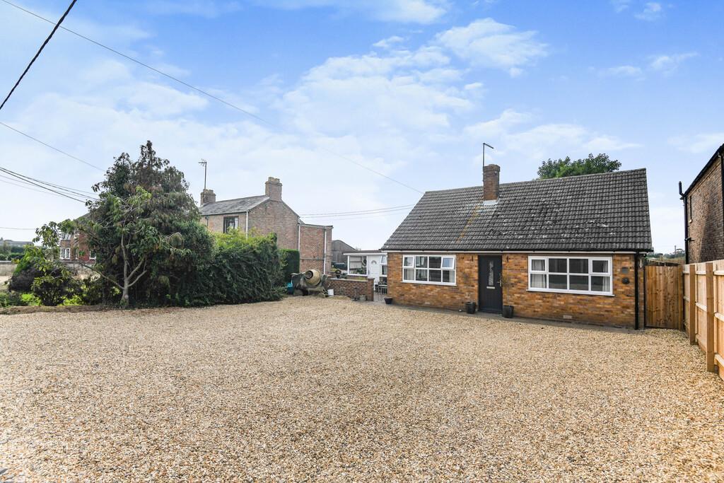 Station Road, Gedney Hill, Spalding, PE12 0NP 3 bed detached bungalow