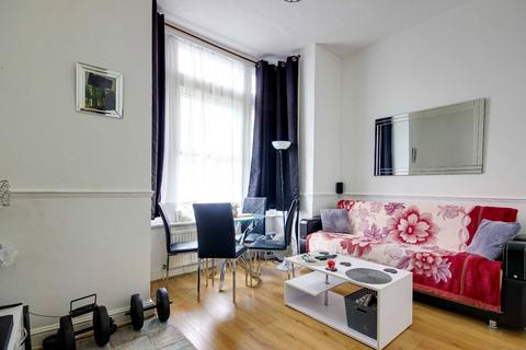 2 bedroom flat for sale, Church Street, London