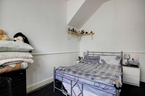 2 bedroom flat for sale, Church Street, London
