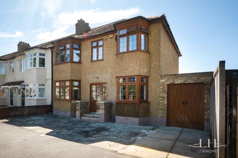 60 Globe Road, Hornchurch, RM11 1BN