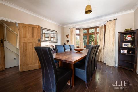 60 Globe Road, Hornchurch, RM11 1BN
