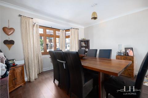 60 Globe Road, Hornchurch, RM11 1BN