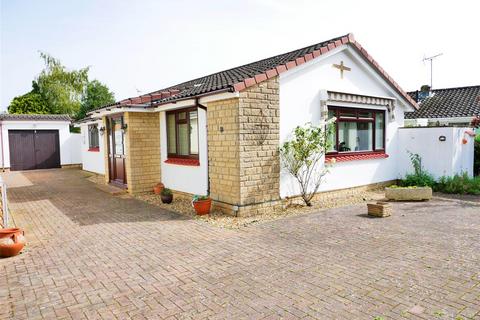 3 bedroom detached bungalow for sale, Sarum Way, Calne