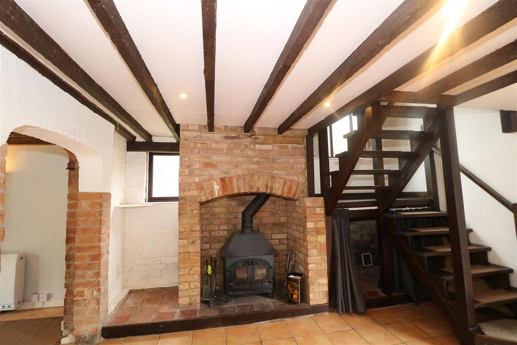 Crew Lane, Kenilworth 1 bed barn conversion £1,000 pcm (£231 pw)